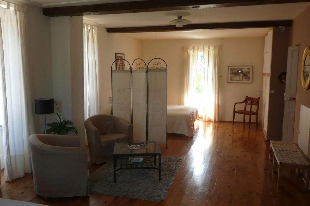 Le Moulin De Poilly Bed & Breakfast Room photo